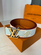 Load image into Gallery viewer, BL244 LV Initiales 40mm Belt
