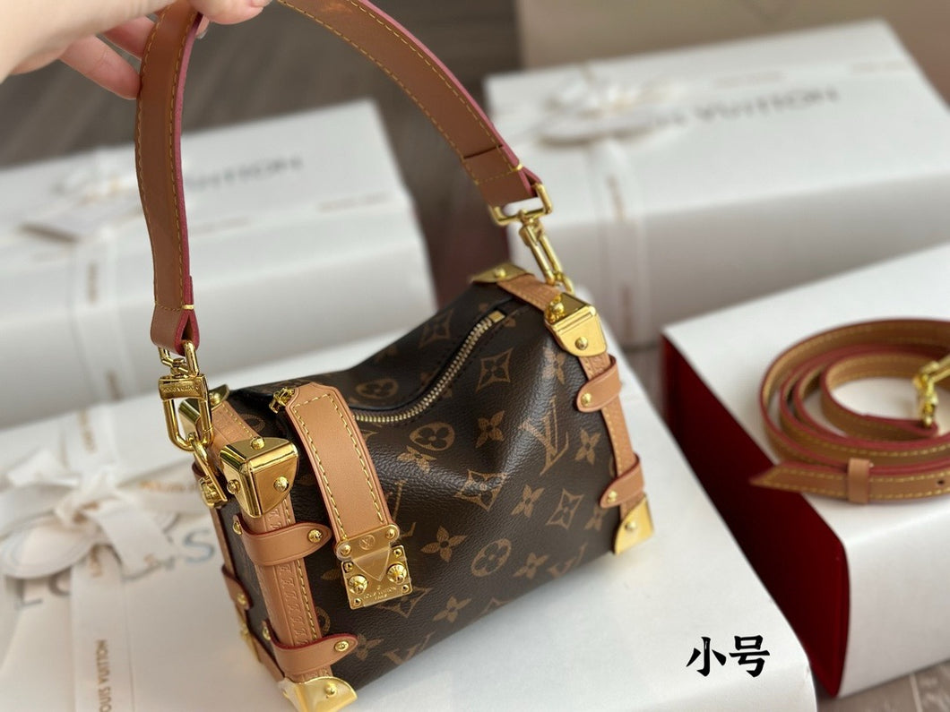 LB926 Side Trunk PM / 7.1 x 4.9 x 3.1 inches