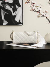 Load image into Gallery viewer, CC1689 Chanel Métiers d'Art / HIGHEST QUALITY VERSION / 23.5 x 12 x 12 cm

