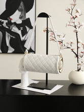 Load image into Gallery viewer, CC1689 Chanel Métiers d'Art / HIGHEST QUALITY VERSION / 23.5 x 12 x 12 cm
