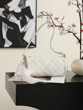 Load image into Gallery viewer, CC1689 Chanel Métiers d'Art / HIGHEST QUALITY VERSION / 23.5 x 12 x 12 cm
