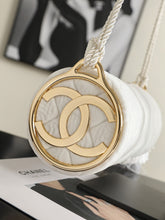 Load image into Gallery viewer, CC1689 Chanel Métiers d'Art / HIGHEST QUALITY VERSION / 23.5 x 12 x 12 cm
