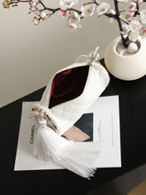 Load image into Gallery viewer, CC1689 Chanel Métiers d'Art / HIGHEST QUALITY VERSION / 23.5 x 12 x 12 cm
