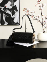 Load image into Gallery viewer, CC1690 Chanel Métiers d'Art / HIGHEST QUALITY VERSION / 23.5 x 12 x 12 cm
