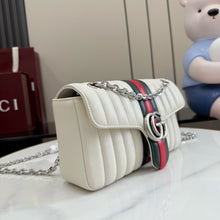 Load image into Gallery viewer, GC804 Gucci GG Marmont White Vertical / HIGHEST QUALITY VERSION / 26 x 15 x 7 cm
