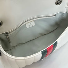 Load image into Gallery viewer, GC804 Gucci GG Marmont White Vertical / HIGHEST QUALITY VERSION / 26 x 15 x 7 cm
