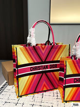 Load image into Gallery viewer, DR518 Book Tote Small/Medium/Large
