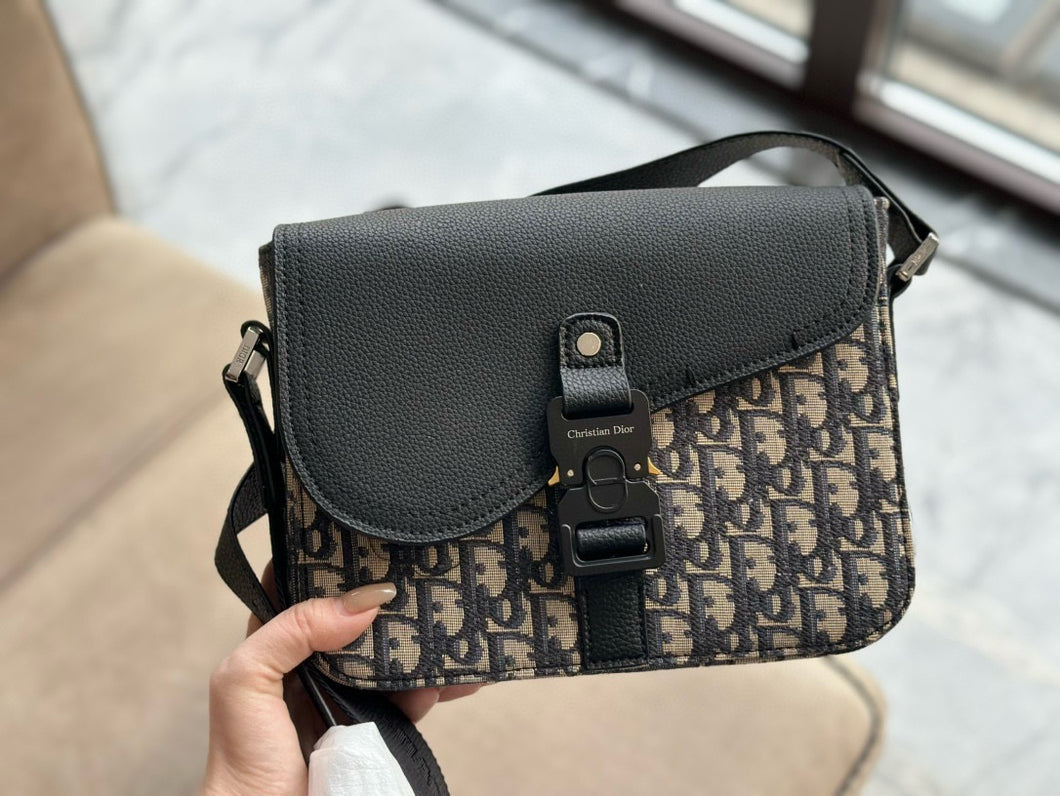 MBG074 Small Saddle Messenger Bag with Flap / 9x7x2.5inches