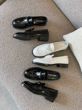 Load image into Gallery viewer, SE1304 Pratent / Brushed leather loafers / Size5-10
