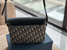 Load image into Gallery viewer, MBG074 Small Saddle Messenger Bag with Flap / 9x7x2.5inches
