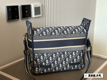 Load image into Gallery viewer, DR521 Small/Medium Diorcamp Bag
