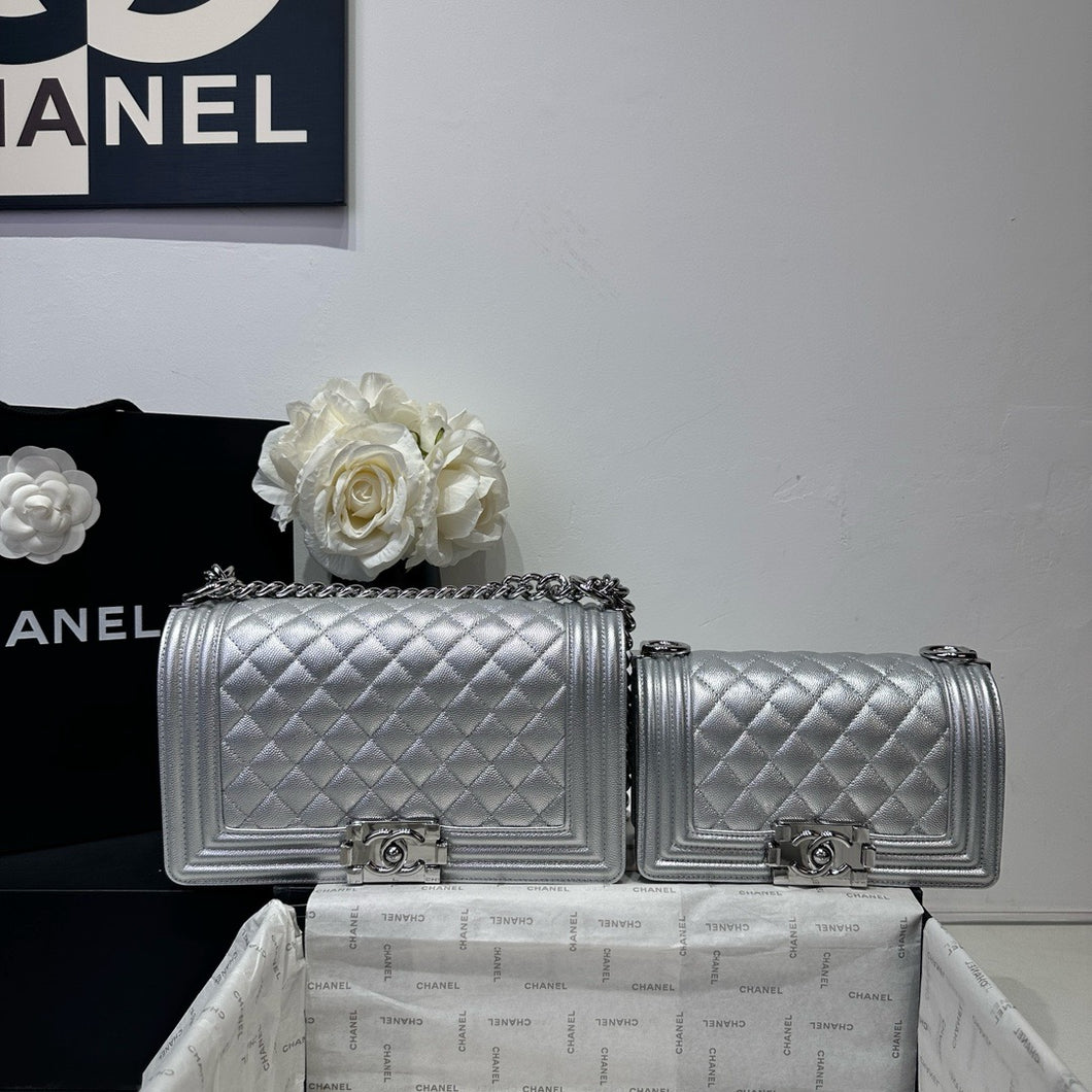 CC1206 Small/Medium BOY CHANEL Handbag / HIGHEST QUALITY VERSION