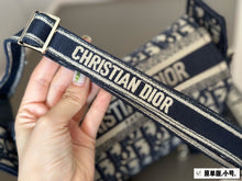 Load image into Gallery viewer, DR521 Small/Medium Diorcamp Bag
