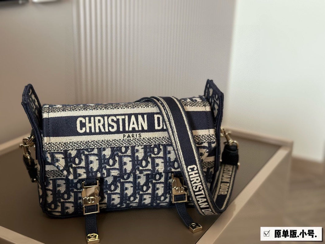 DR521 Small/Medium Diorcamp Bag