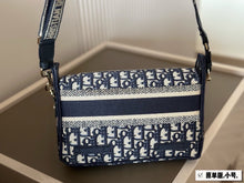 Load image into Gallery viewer, DR521 Small/Medium Diorcamp Bag
