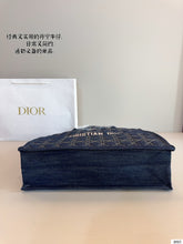 Load image into Gallery viewer, DR522 Book Tote Large / 16.5 x 14 x 7.5 inches
