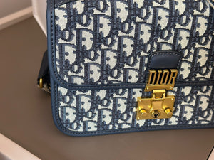 DR465 Shoulder Bag / 9.1 x 6.5 x 3 inches