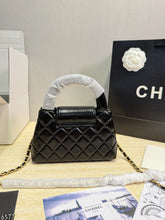 Load image into Gallery viewer, CC1477 Chanel 24K Kelly Chain Bag / 20×14 cm
