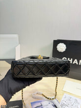 Load image into Gallery viewer, CC1477 Chanel 24K Kelly Chain Bag / 20×14 cm
