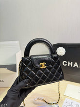 Load image into Gallery viewer, CC1477 Chanel 24K Kelly Chain Bag / 20×14 cm
