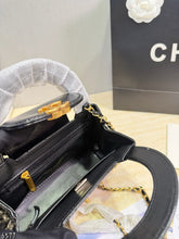 Load image into Gallery viewer, CC1477 Chanel 24K Kelly Chain Bag / 20×14 cm
