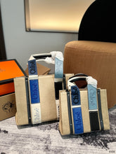 Load image into Gallery viewer, CLE012 Small/Medium Woody Tote Bag
