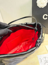 Load image into Gallery viewer, CC1478 Chanel 26S Drawstring Bucket Bag / Mini 19×15 cm &amp; Small 22×20 cm
