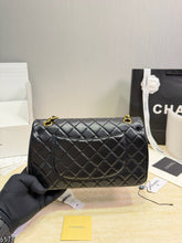 Load image into Gallery viewer, CC1479 Chanel Classic Flap Bag / Medium 25×15×6 cm
