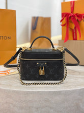 Load image into Gallery viewer, LB1696 Louis Vuitton Vanity / HIGHEST QUALITY VERSION / 19×11.5×6.5 cm
