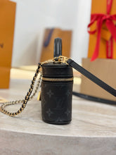 Load image into Gallery viewer, LB1696 Louis Vuitton Vanity / HIGHEST QUALITY VERSION / 19×11.5×6.5 cm
