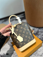 Load image into Gallery viewer, LB978 Alma Backpack / 5.9 x 7.9 x 3.9 inches
