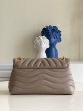 Load image into Gallery viewer, LB804 New Wave Chain Bag MM / HIGHEST QUALITY VERSION / 9.4 x 5.5 x 3.5 inches
