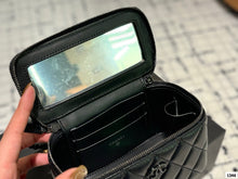 Load image into Gallery viewer, CC1042 Mini/Small Clutch with Chain
