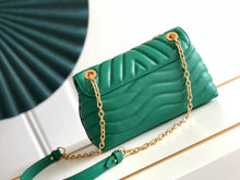 Load image into Gallery viewer, LB805 New Wave Chain Bag MM / HIGHEST QUALITY VERSION / 9.4 x 5.5 x 3.5 inches
