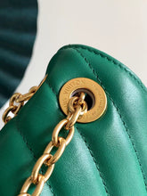 Load image into Gallery viewer, LB805 New Wave Chain Bag MM / HIGHEST QUALITY VERSION / 9.4 x 5.5 x 3.5 inches
