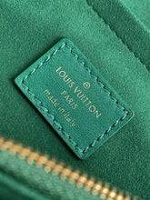 Load image into Gallery viewer, LB805 New Wave Chain Bag MM / HIGHEST QUALITY VERSION / 9.4 x 5.5 x 3.5 inches
