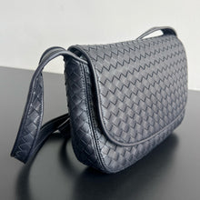 Load image into Gallery viewer, BV081 Bottega Veneta Veneto Flap Crossbody / HIGHEST QUALITY VERSION / 26×18.5×5 cm
