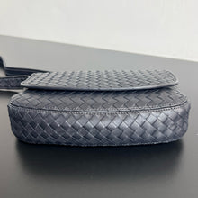 Load image into Gallery viewer, BV081 Bottega Veneta Veneto Flap Crossbody / HIGHEST QUALITY VERSION / 26×18.5×5 cm
