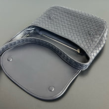 Load image into Gallery viewer, BV081 Bottega Veneta Veneto Flap Crossbody / HIGHEST QUALITY VERSION / 26×18.5×5 cm
