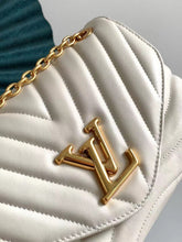 Load image into Gallery viewer, LB808 New Wave Chain Bag MM / HIGHEST QUALITY VERSION / 9.4 x 5.5 x 3.5 inches
