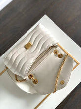 Load image into Gallery viewer, LB808 New Wave Chain Bag MM / HIGHEST QUALITY VERSION / 9.4 x 5.5 x 3.5 inches

