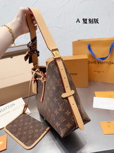 Load image into Gallery viewer, LB809 CarryAll PM /  11.4 x 9.4 x 4.7 inches
