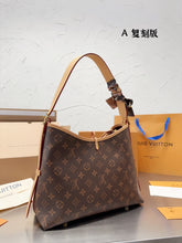 Load image into Gallery viewer, LB809 CarryAll PM /  11.4 x 9.4 x 4.7 inches
