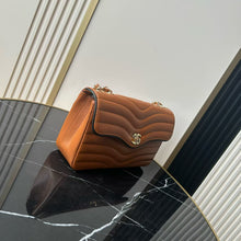 Load image into Gallery viewer, CC1482 Chanel 2026B / HIGHEST QUALITY VERSION / 16×25.5×7 cm
