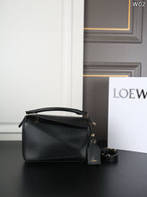 Load image into Gallery viewer, LWE054 LOEWE Puzzle Featherlight Geometric Bag / M 24×15 cm | S 17×11 cm
