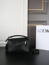 Load image into Gallery viewer, LWE054 LOEWE Puzzle Featherlight Geometric Bag / M 24×15 cm | S 17×11 cm
