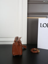 Load image into Gallery viewer, LWE055 LOEWE Puzzle Featherlight Geometric Bag / M 24×15 cm | S 17×11 cm
