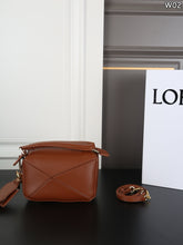 Load image into Gallery viewer, LWE055 LOEWE Puzzle Featherlight Geometric Bag / M 24×15 cm | S 17×11 cm

