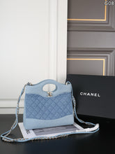 Load image into Gallery viewer, CC1483 Chanel 26P Classic Quilted Chain Bag / M 23×19 cm | S 20×14 cm
