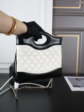 Load image into Gallery viewer, CC1484 Chanel 26P Classic Quilted Chain Bag / M 23×19 cm | S 20×14 cm
